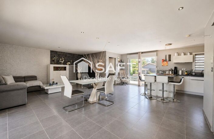 Maison de plain-pied  Piscine  Dépendance  Jardin paysager — photo 3