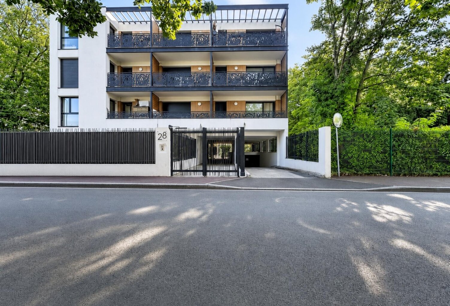 Limeil-Brévannes  Bel appartement 2 pièces avec balcon et parking, résidence sécurisée 2012 — photo 1