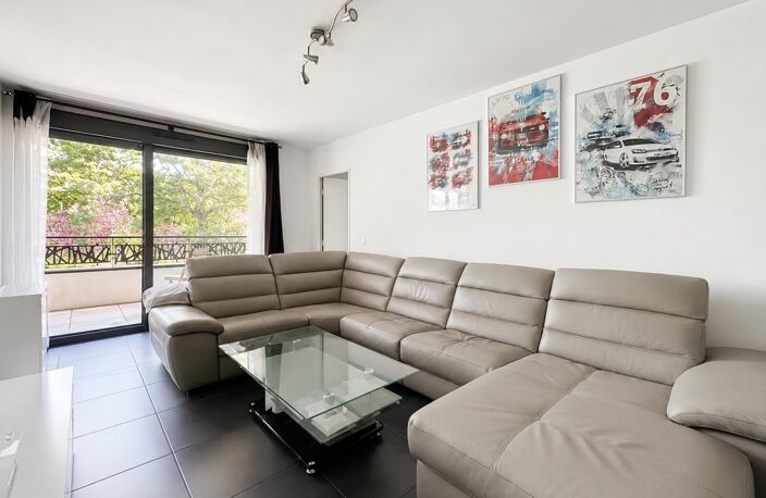 Limeil-Brévannes  Bel appartement 2 pièces avec balcon et parking, résidence sécurisée 2012 — photo 2