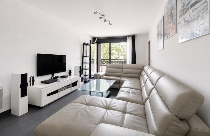 Limeil-Brévannes  Bel appartement 2 pièces avec balcon et parking, résidence sécurisée 2012 — photo 3