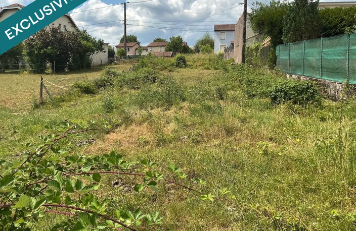Terrain constructible 821 m2,borné, viabilisable — photo 2