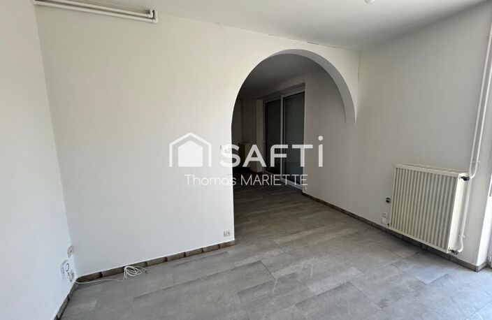 Idéal premier achat ou investissement locatif : découvrez cette maison sans travaux, offrant de beaux volumes, des dépendances et un fort potentiel, à deux pas des commodités de Mortain-Bocage ! — photo 4