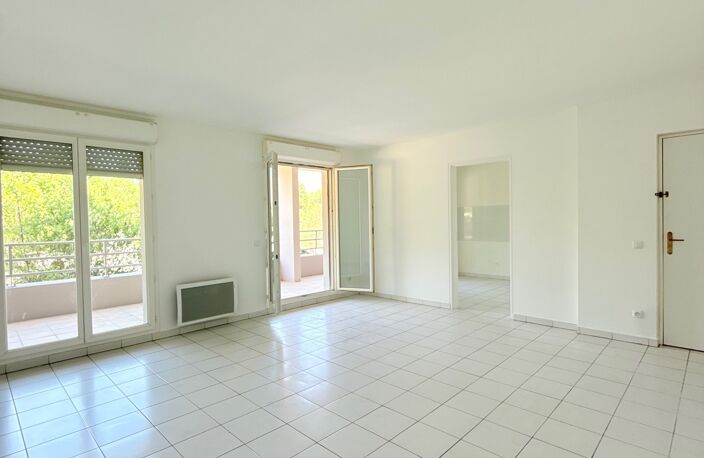 Location appartement 4 pièces 86 m² à Marseille 5 (13005) — photo 2