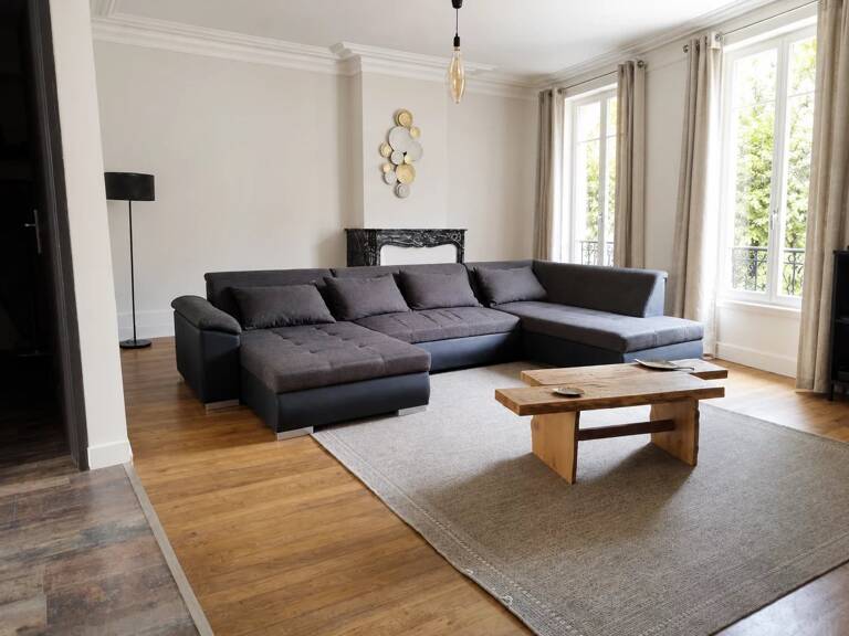 Immeuble de caractère de 10 pièces à Sedan, 312 m² — photo 1