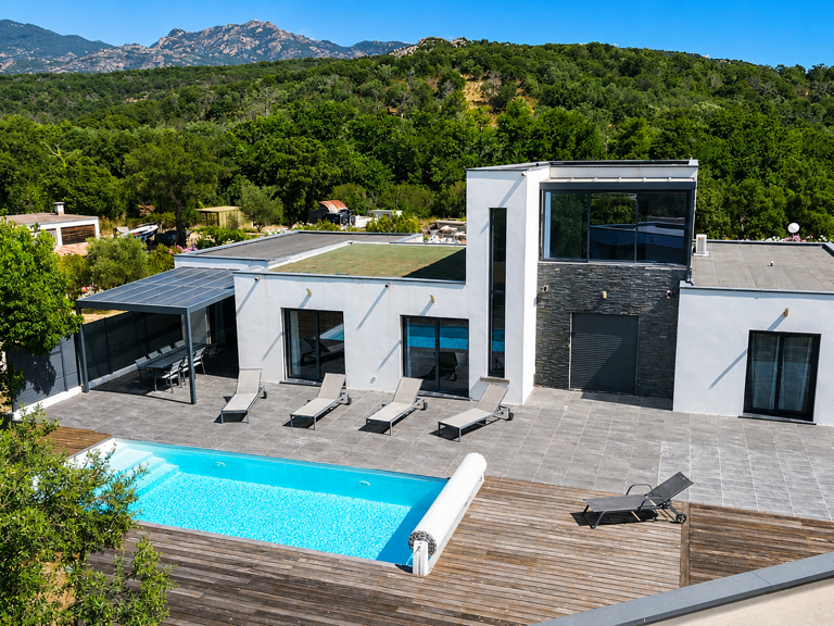 VILLA T7 DE 211m2 CONTEMPORAINE AVEC PISCINE SOUS-SOL AMÉNAG — photo 1