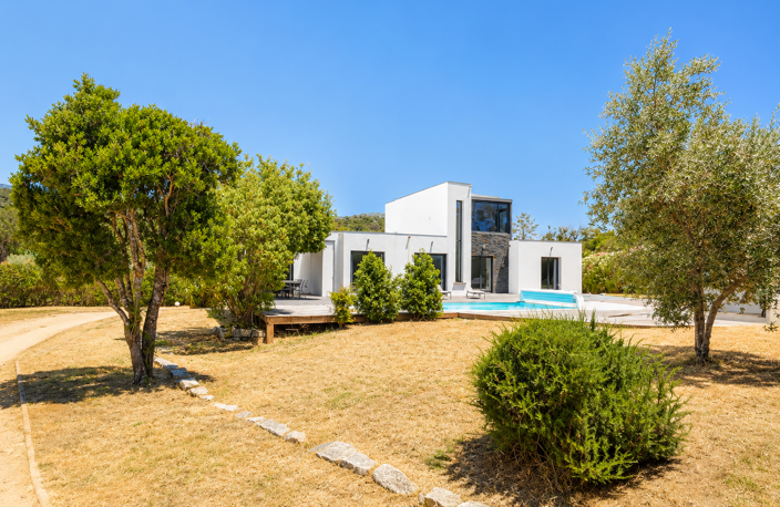 VILLA T7 DE 211m2 CONTEMPORAINE AVEC PISCINE SOUS-SOL AMÉNAG — photo 2