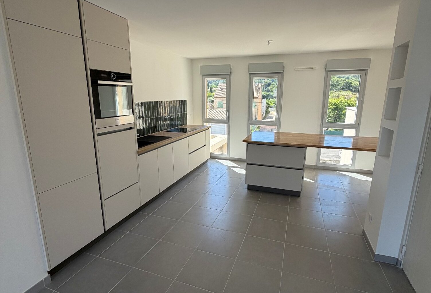 Vente appartement 4 pièces 96 m² Aubagne (13400) — photo 1