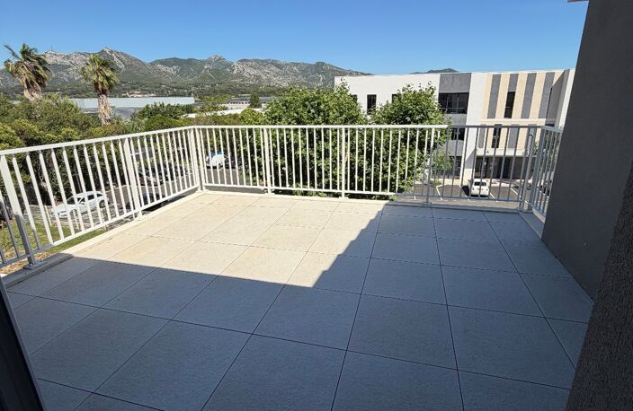 Vente appartement 4 pièces 96 m² Aubagne (13400) — photo 2