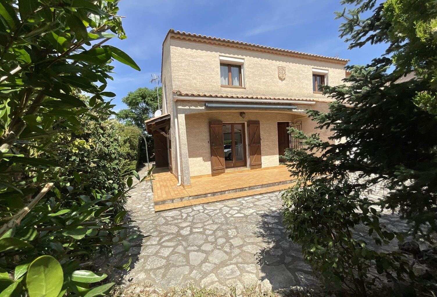 Villa — photo 1