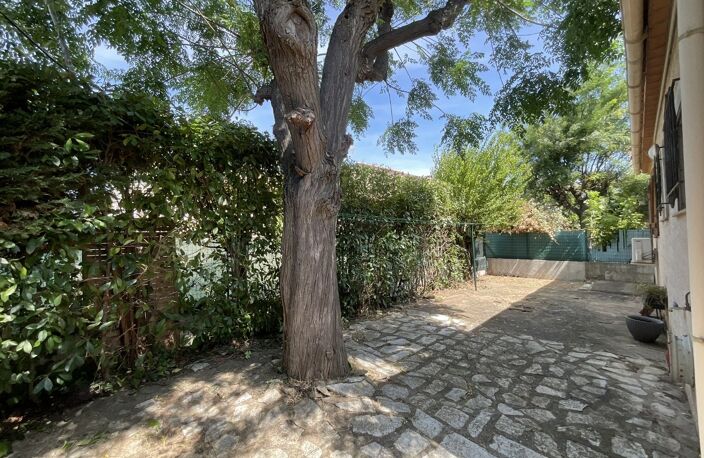 Villa — photo 2