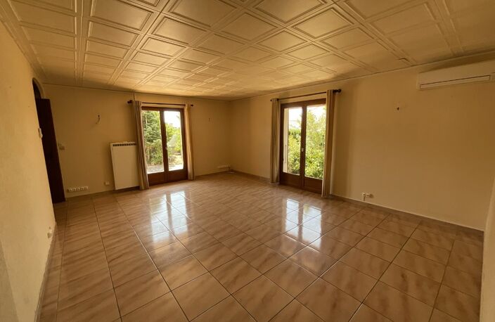 Villa — photo 3
