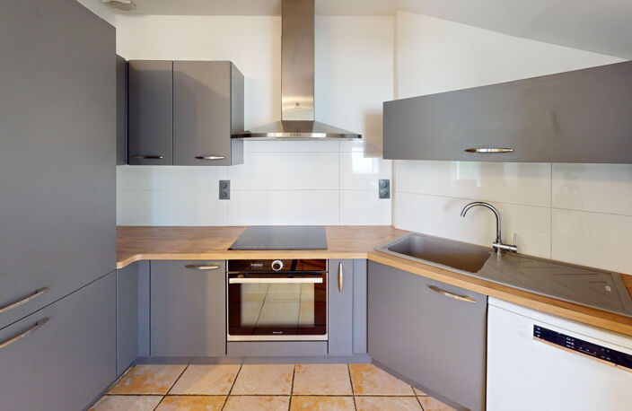 Maison T5 - 117 m2 - LE MONASTERE — photo 5