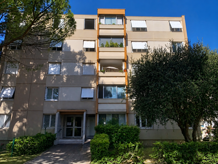 AIX-EN-PROVENCE   T3 de 78 m2 au sein d'une résidence fermée — photo 1