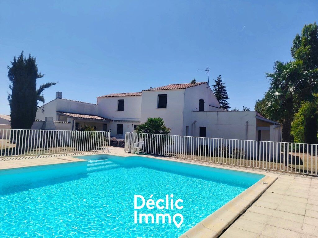 Villa / Maison  T7 à vendre Saint-Vaize 17100