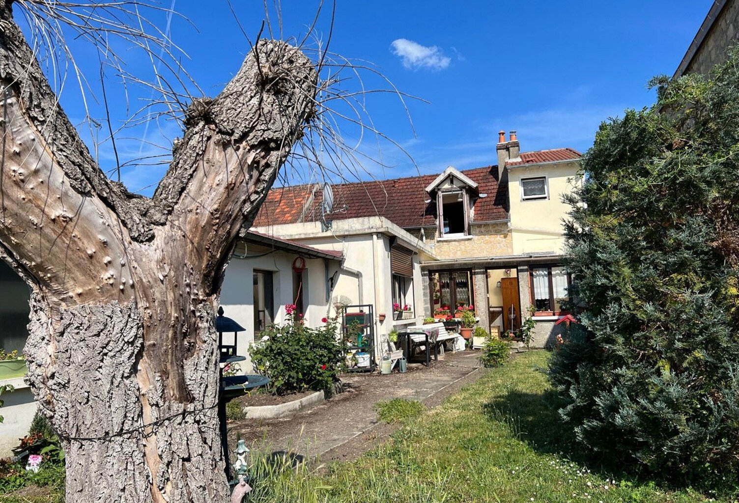 Maison à vendre sur la commune de L'Isle Adam - 153m² rénovation à prévoir — photo 1