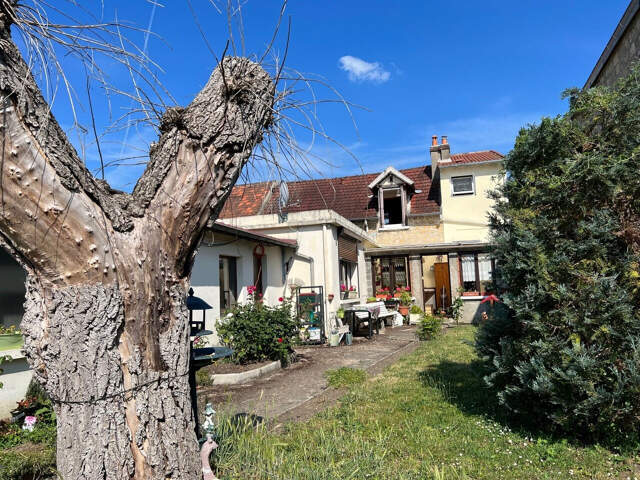 Maison à vendre sur la commune de L'Isle Adam - 153m² rénovation à prévoir — photo du bien