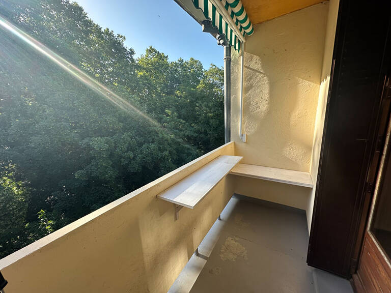 Location Aix Est proche centre LC Gestion vous propose dans une résidence sécurisée un appartement de type 3 avec balcon, loggia , parking libre, cave, calme. — photo 1