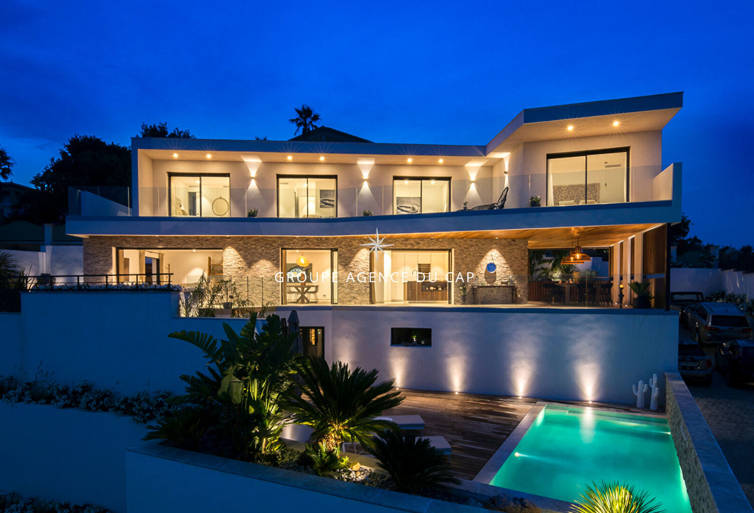 VILLA CONTEMPORAINE 8 PIECES  VUE MER PANORAMIQUE AVEC DOUBLE GARAGE ET PISCINE — photo 1