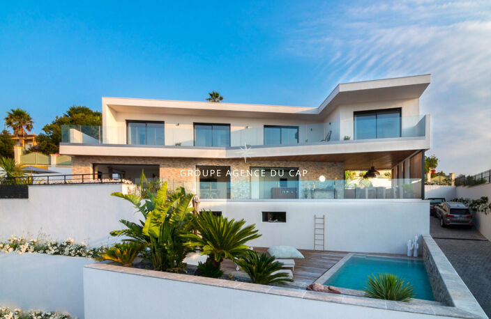 VILLA CONTEMPORAINE 8 PIECES  VUE MER PANORAMIQUE AVEC DOUBLE GARAGE ET PISCINE — photo 2
