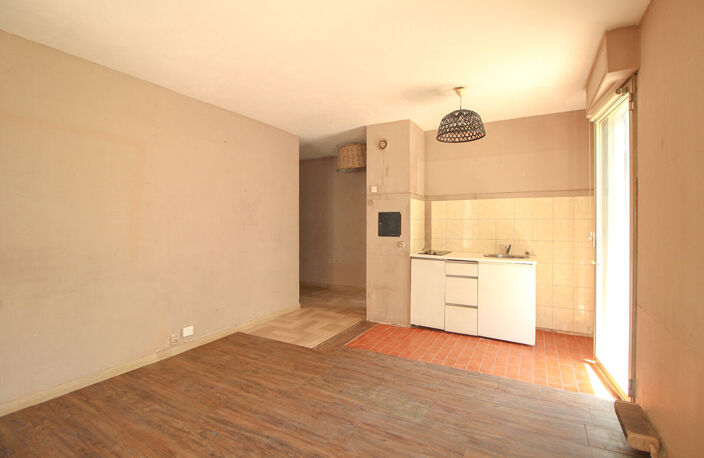 Libération 2 pièces 32.32 m2 avec balcons à rénover — photo 2
