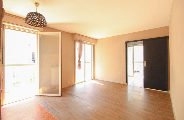 Libération 2 pièces 32.32 m2 avec balcons à rénover — photo 4