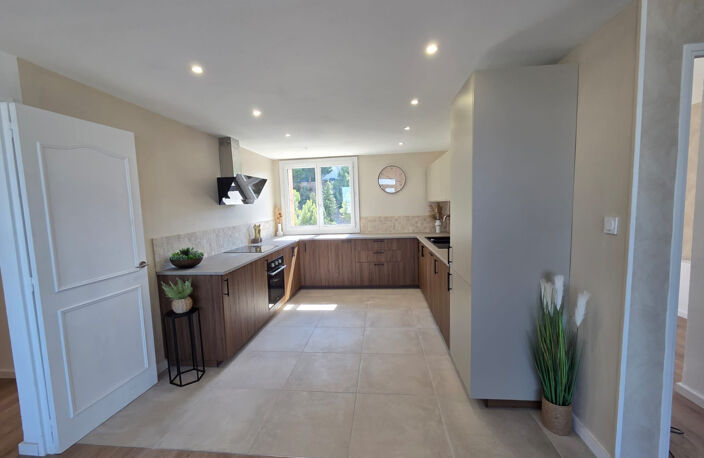 APPARTEMENT - 120 m2 - T6 - 13009 - 83 Bld du Redon — photo 2