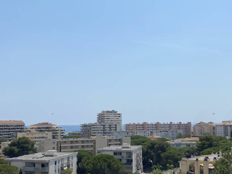 VENTE EN EXCLUSIVITE - FREJUS PLAGE - APPARTEMENT DEUX PIECES EN DERNIER ETAGE VUE MER AVEC PARKING — photo 1