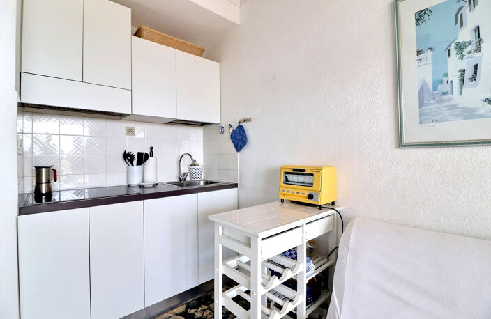 VENTE EN EXCLUSIVITE - FREJUS PLAGE - APPARTEMENT DEUX PIECES EN DERNIER ETAGE VUE MER AVEC PARKING — photo 3