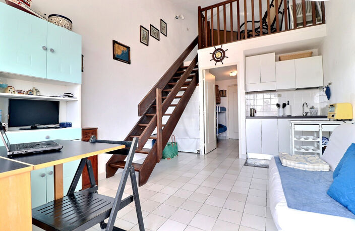 VENTE EN EXCLUSIVITE - FREJUS PLAGE - APPARTEMENT DEUX PIECES EN DERNIER ETAGE VUE MER AVEC PARKING — photo 4