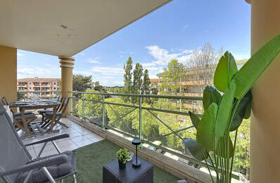 VENTE EN EXCLUSIVITE - SAINT-RAPHAËL - BAS DE VALESCURE - BEAU STUDIO AVEC UN GRAND BALCON DE 10M2 — photo du bien