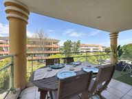 VENTE EN EXCLUSIVITE - SAINT-RAPHAËL - BAS DE VALESCURE - BEAU STUDIO AVEC UN GRAND BALCON DE 10M2 — photo 2