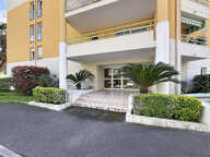 VENTE EN EXCLUSIVITE - SAINT-RAPHAËL - BAS DE VALESCURE - BEAU STUDIO AVEC UN GRAND BALCON DE 10M2 — photo 3