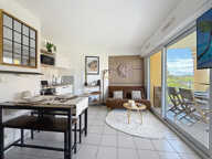 VENTE EN EXCLUSIVITE - SAINT-RAPHAËL - BAS DE VALESCURE - BEAU STUDIO AVEC UN GRAND BALCON DE 10M2 — photo 4