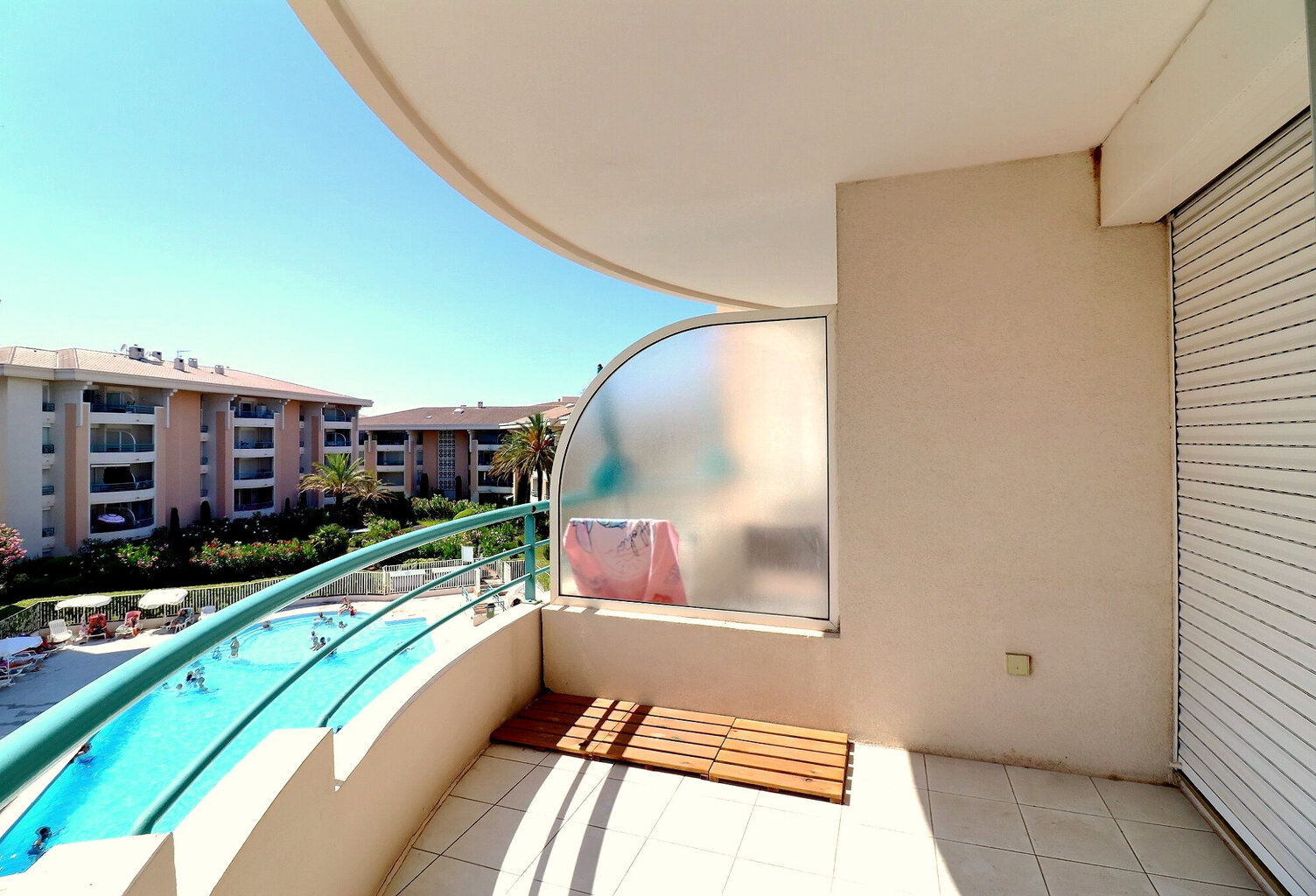 VENTE EN EXCLUSIVITE - PORT FREJUS - STUDIO AU PIED DES PLAGES AVEC PARKING — photo 1