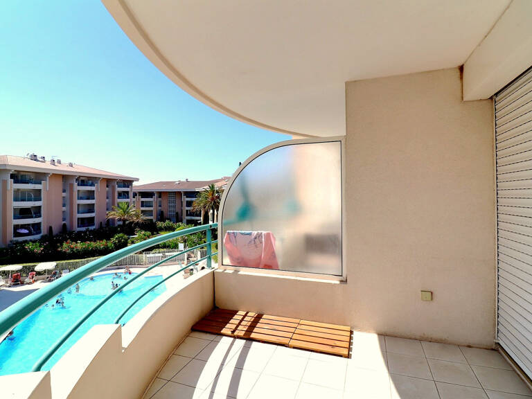 VENTE EN EXCLUSIVITE - PORT FREJUS - STUDIO AU PIED DES PLAGES AVEC PARKING — photo 1