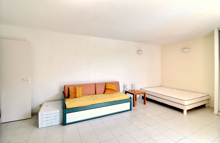 VENTE EN EXCLUSIVITE - PORT FREJUS - STUDIO AU PIED DES PLAGES AVEC PARKING — photo 2