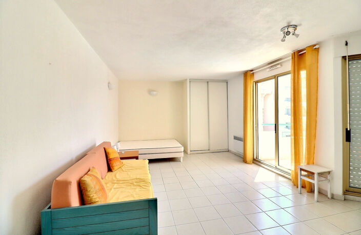 VENTE EN EXCLUSIVITE - PORT FREJUS - STUDIO AU PIED DES PLAGES AVEC PARKING — photo 3