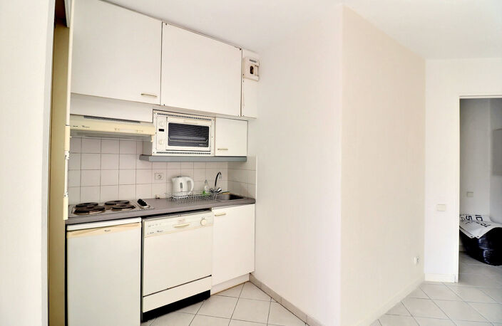 VENTE EN EXCLUSIVITE - PORT FREJUS - STUDIO AU PIED DES PLAGES AVEC PARKING — photo 5