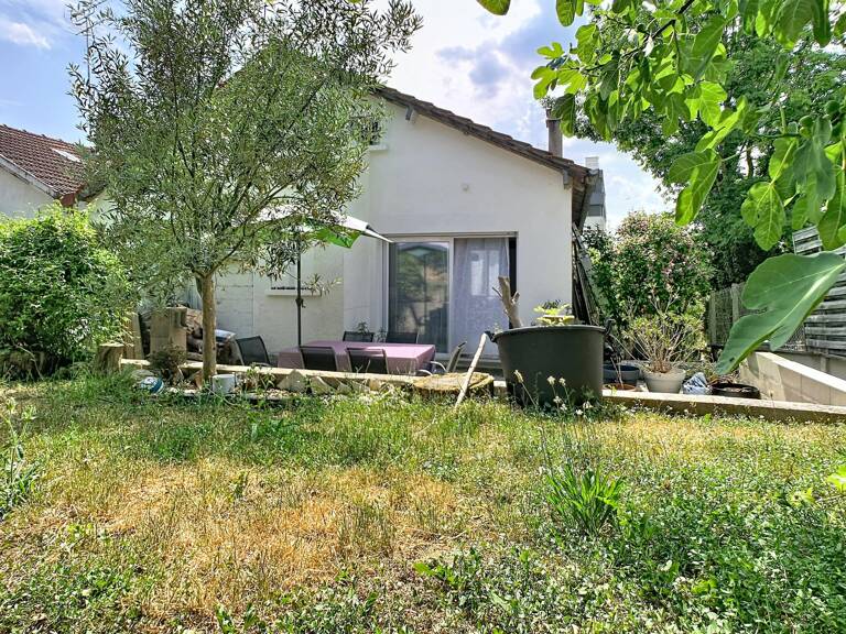 Maison sur sous sol avec jardin — photo 1