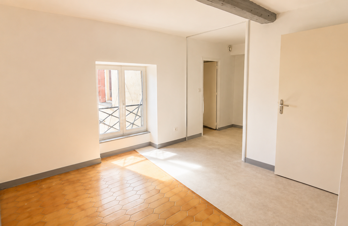BEAU POTENTIEL POUR CET IMMEUBLE AU COEUR DE L'ARBRESLE — photo 5
