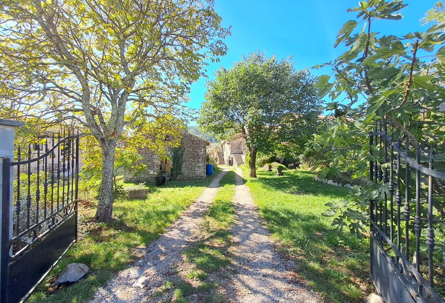 Maison en Pierre de Caractère avec Gîte Indépendant — photo 1