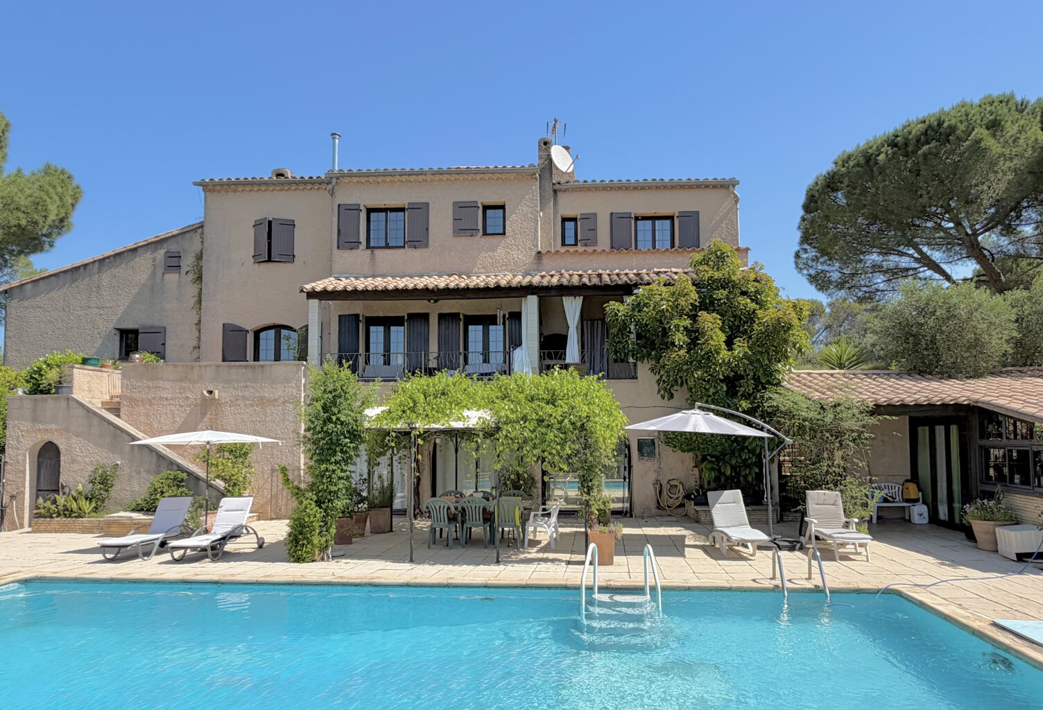 Maison d’architecte avec vue dominante, piscine et dépendances   Proche Vézénobres — photo 1