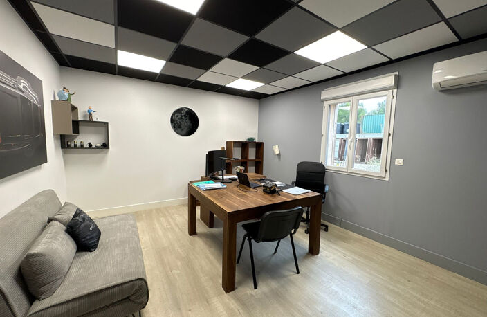 SAINT VICTORET ZONE ARTISANALE - Bureaux de 211m2 avec stationnements et stockage — photo 3