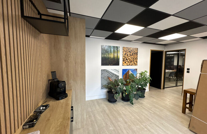 SAINT VICTORET ZONE ARTISANALE - Bureaux de 211m2 avec stationnements et stockage — photo 5