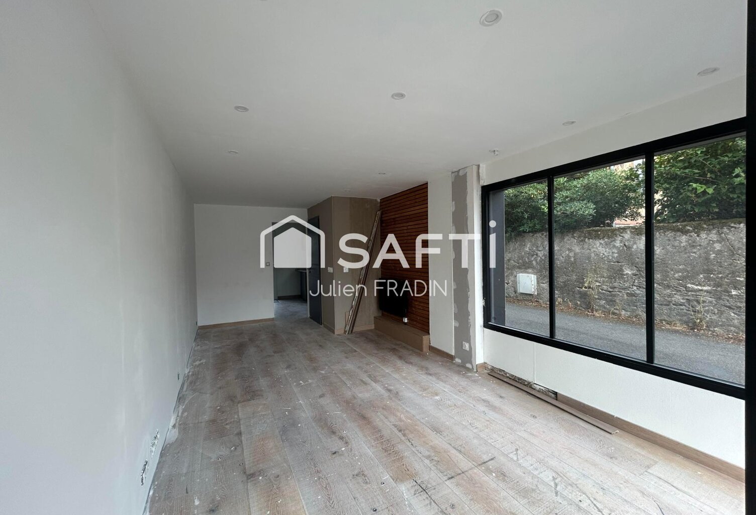 Local commercial / bureau de 30 m² - centre-bourg. — photo 1