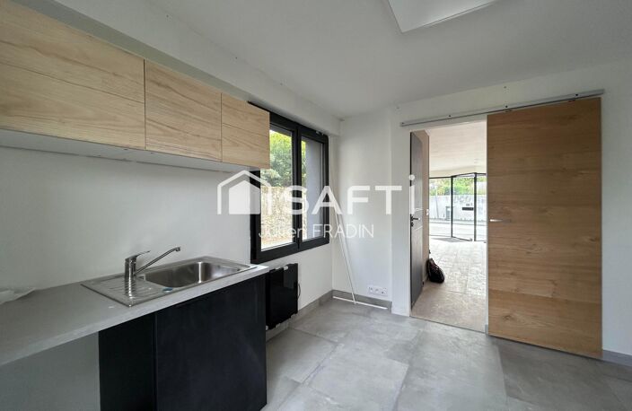 Local commercial / bureau de 30 m² - centre-bourg. — photo 3