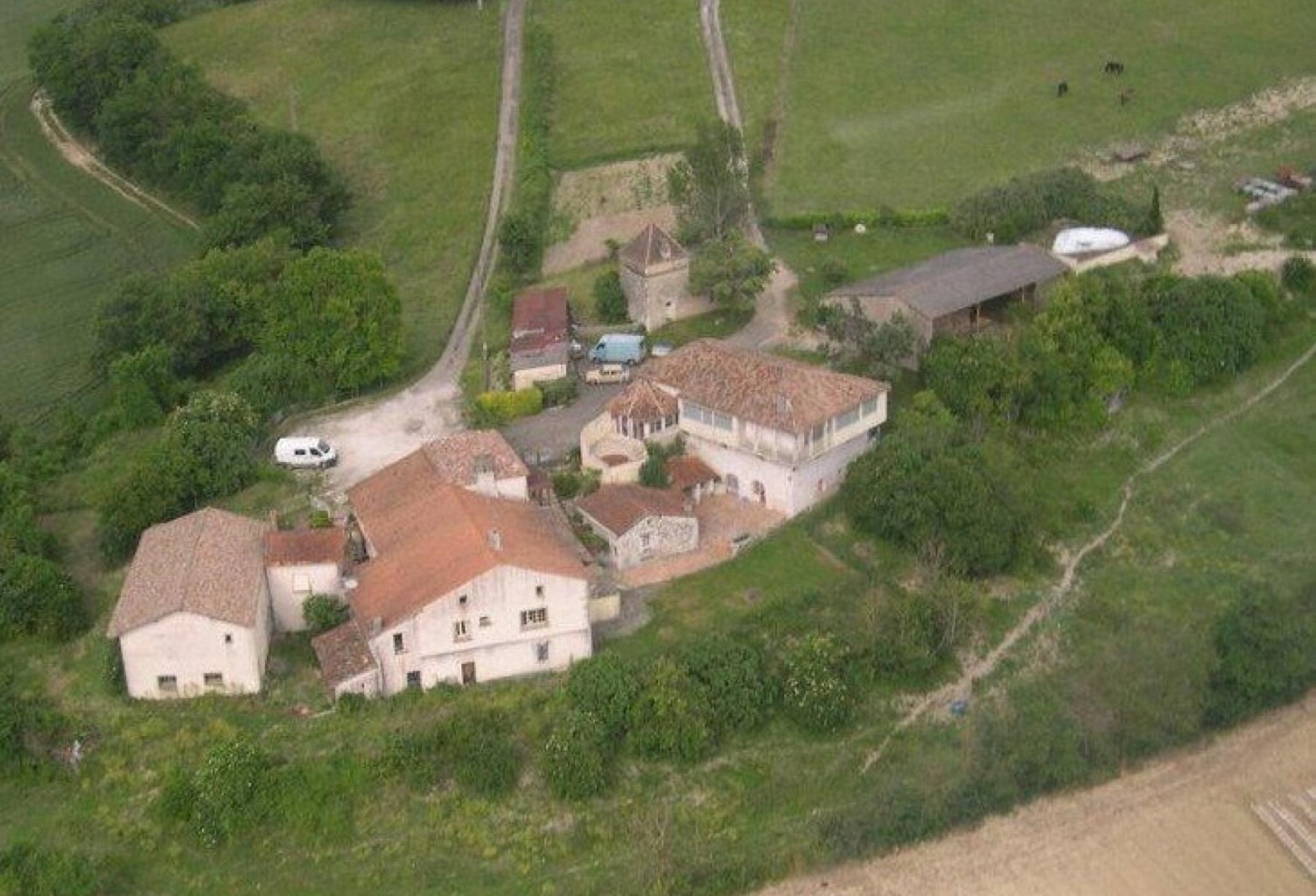 Domaine exceptionnel à 1 heure de Toulouse - 8 bâtiments et dépendances - vue sur les pyrénées — photo 1