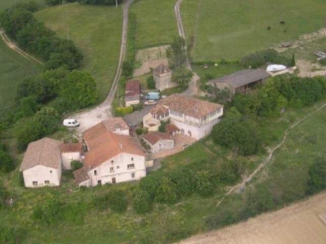 Domaine exceptionnel à 1 heure de Toulouse - 8 bâtiments et dépendances - vue sur les pyrénées — photo du bien