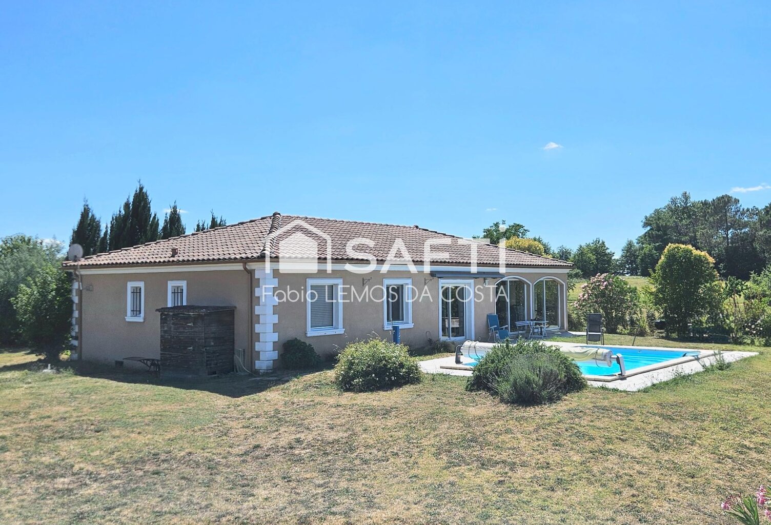 VILLA DE PLAN PIED PROCHE TOUS COMMERCES — photo 1