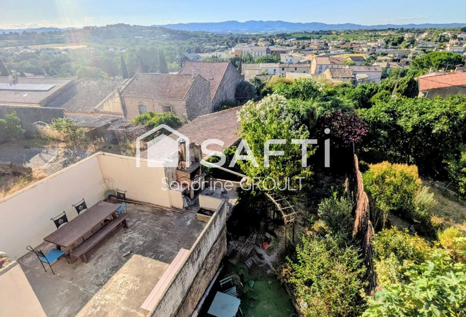 VIGNERONNE avec JARDIN et TERRASSE, GARAGE et DÉPENDANCE - VUE DÉGAGÉE — photo 1